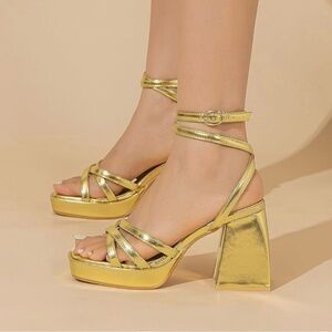 NWT Gold Chunky Heel